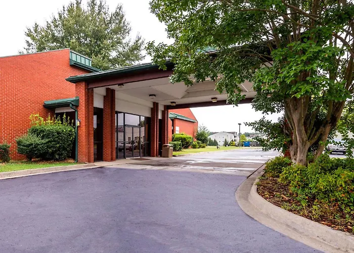 Studios And Suites 4 Less Emporia