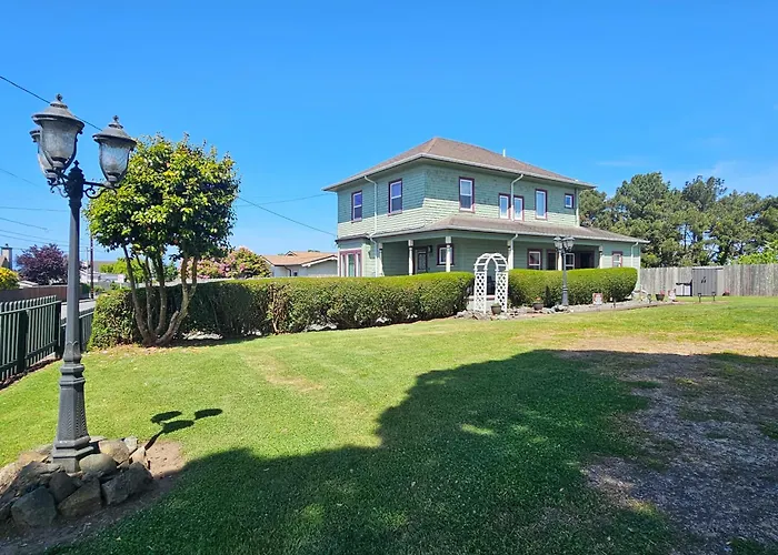'Bella Rose' Lovely Eureka Home Near Redwoods!