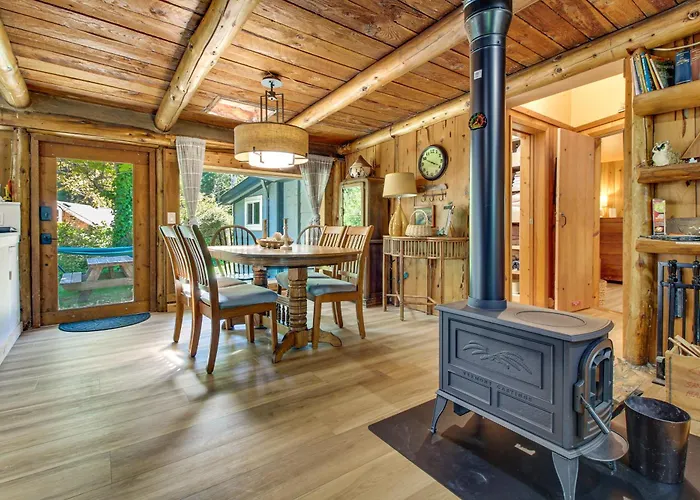 Hike To The Coast! Log Cabin On 5 Acres In Bandon