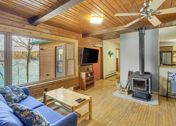 Powell Lake 'Up Badger Lodge Bnb' W/ Shared Dock