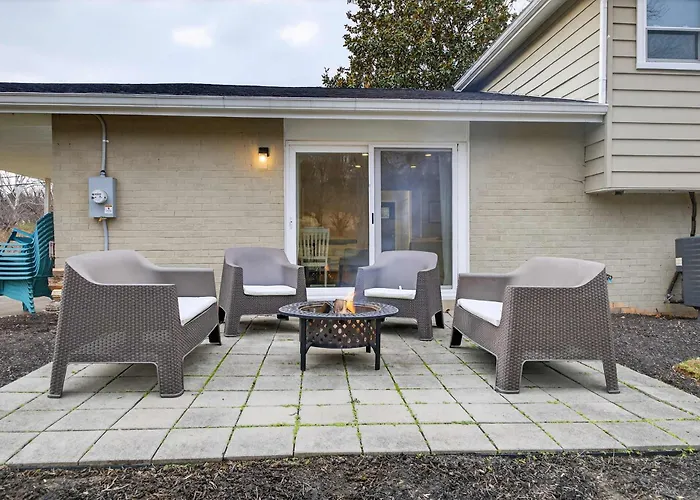 5 Bedrooms With 4 Full Bath Fire Pit Bbq And Plush Amen On 1 2 Acre