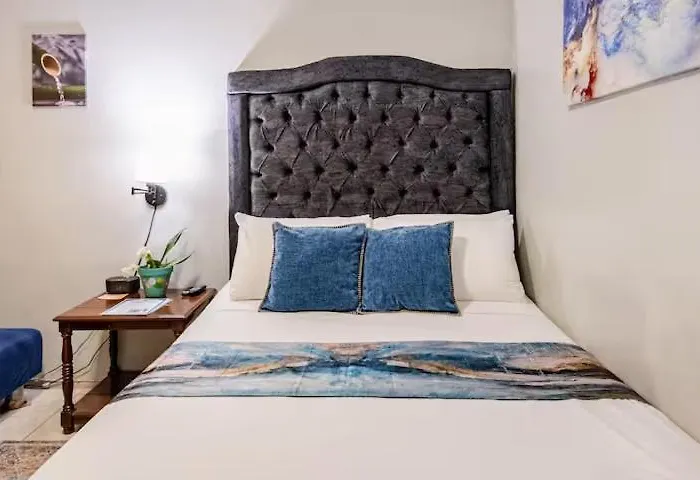 Mona Master Suite