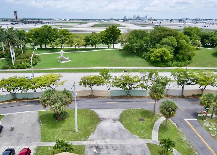 Stylish Dania Beach Stay Beach, Cruise Port Fll Airport