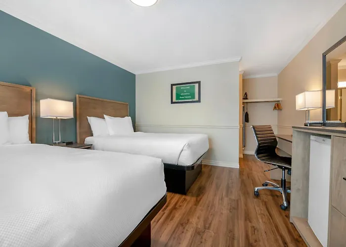 Econo Lodge Inn & Suites Kelowna