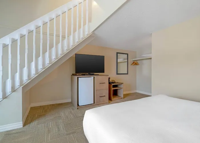 Econo Lodge Inn & Suites Kelowna