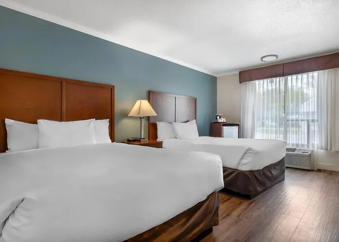 Econo Lodge Inn & Suites Kelowna