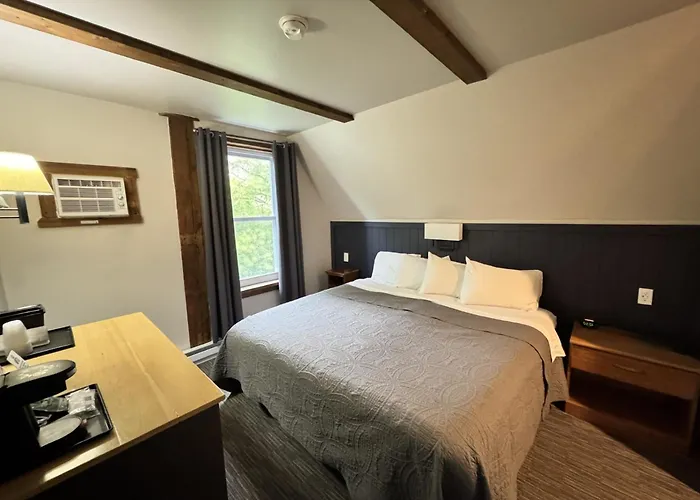 Lake Ontario Motel & Inn