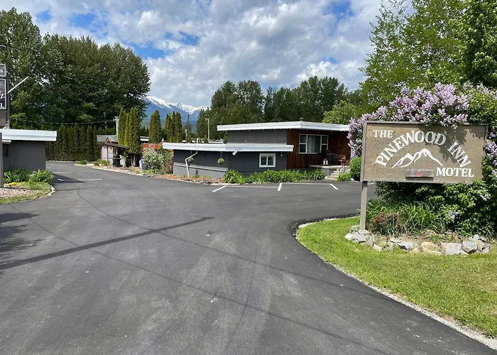 Pinewood Inn