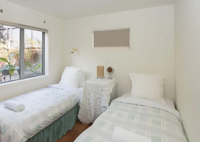 Chester Cottage Beachfront - Direct Ocean Access