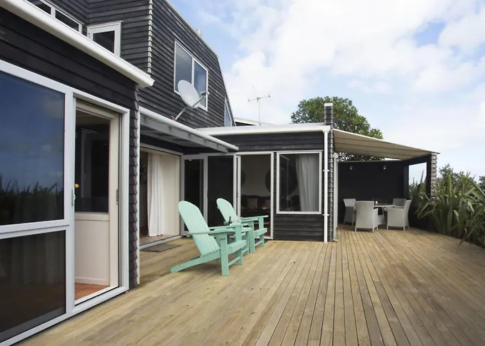 Chester Cottage Beachfront - Direct Ocean Access