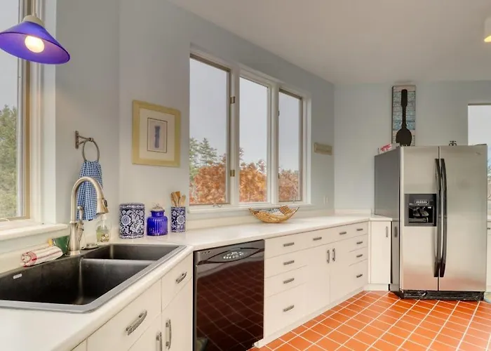Bayfront Home With 270-Degree Views, Large Deck & Porch - Near Popham Beach