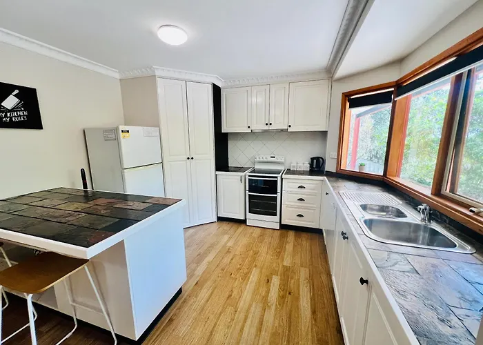 Treetops Hideaway Albury