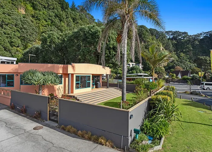 The Lights House - Beachfront Ohope Holiday Home