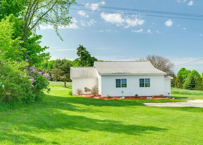 3 Mi To Lake Michigan: 'The Country Cottage'