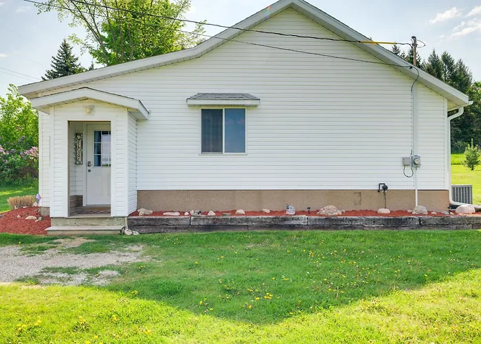 3 Mi To Lake Michigan: 'The Country Cottage'