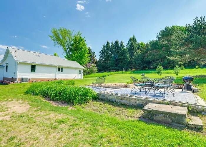 3 Mi To Lake Michigan: 'The Country Cottage'
