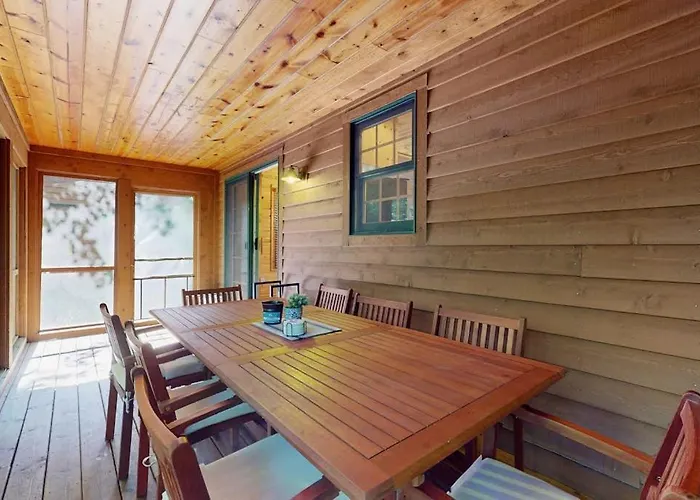 Kingfisher Cove Cabin 19