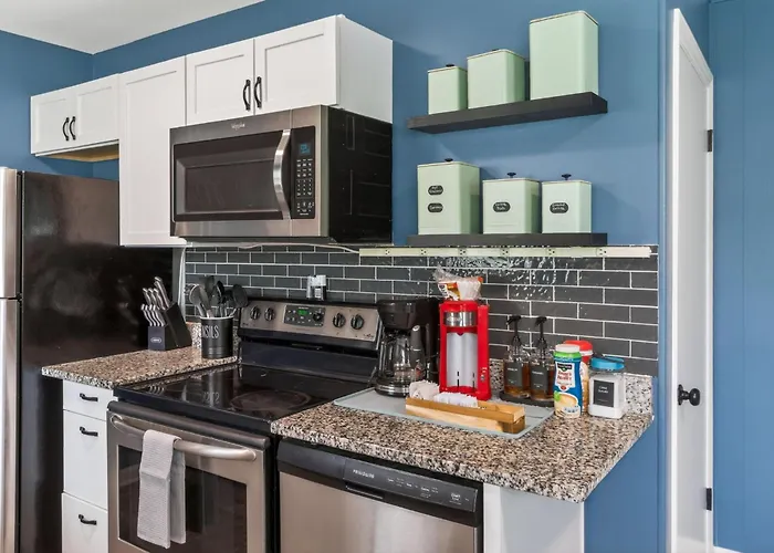 Chic Home With Huge Grassy Yard 7 Mins To Arrowhead Stadium