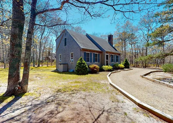 The Tranquil Heron Cottage