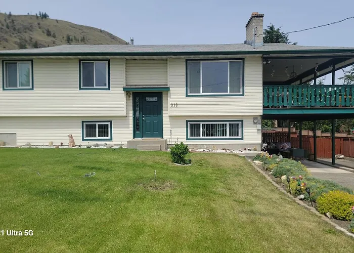 Charming - 2 Bedrooms Suite, 1 Full Bath & Family Room