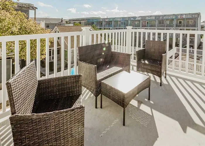 Dewey Villas --- 24 Dickinson Ave, Unit #8B