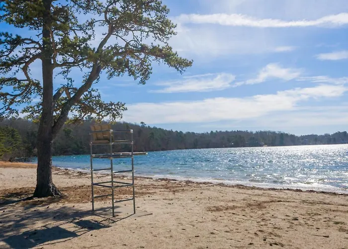 Nature Lover'S Pondside Getaway