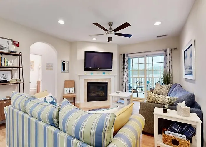 Bayside Resort --- 31574 Winterberry Pkwy Unit 305B