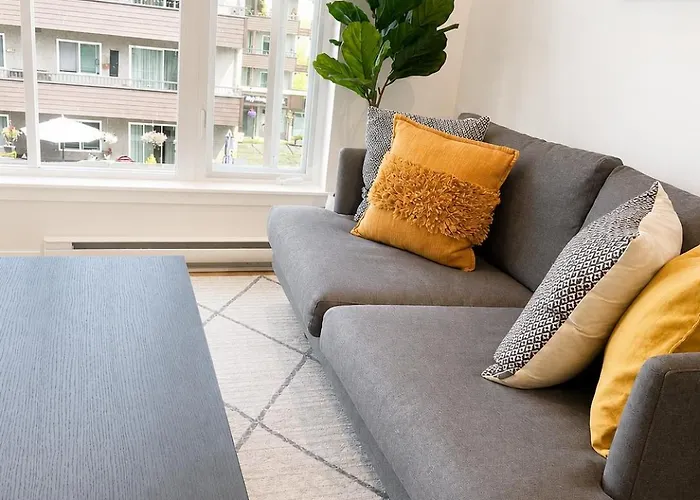 Central 1Br Condo In Sidney Near Airport & Shops