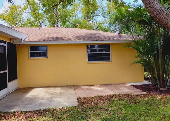 Comfortable Stay- Fully Stocked Home & Coffee Bar- All Essentials Provided