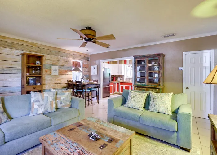 Deck, Fire Pit & Grill: Port Isabel Home!