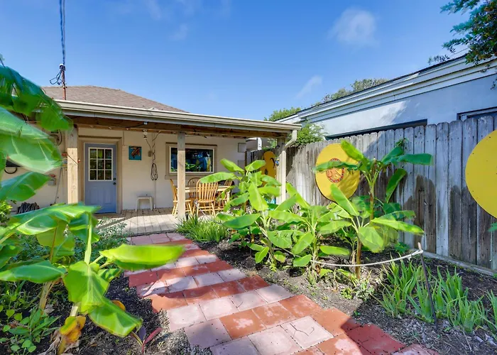 Deck, Fire Pit & Grill: Port Isabel Home!