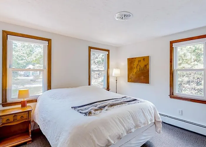 Private Pocasset Getaway