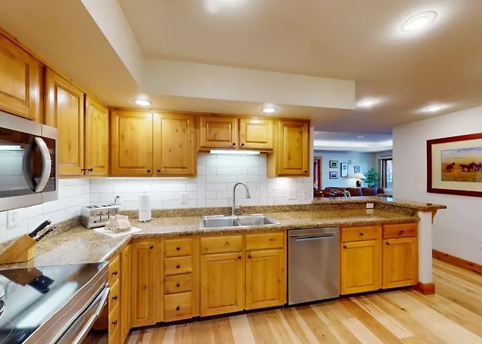 Canyon Creek B301 - Walk Or Shuttle To Lifts Condo W/ Two Fireplaces & Shared Pool/Hot Tub/Gym