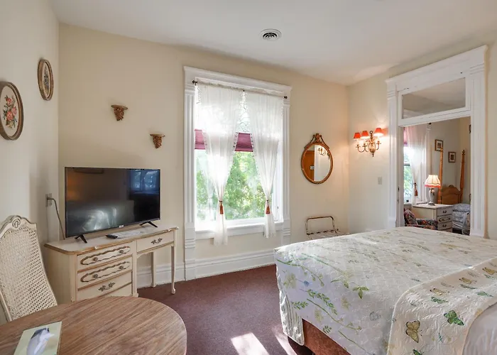 White Rose Inns & Motel