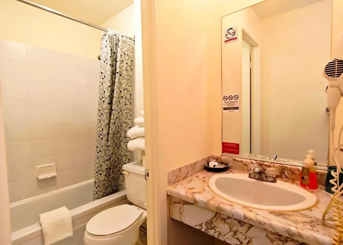Motel Des Pentes Et Suites
