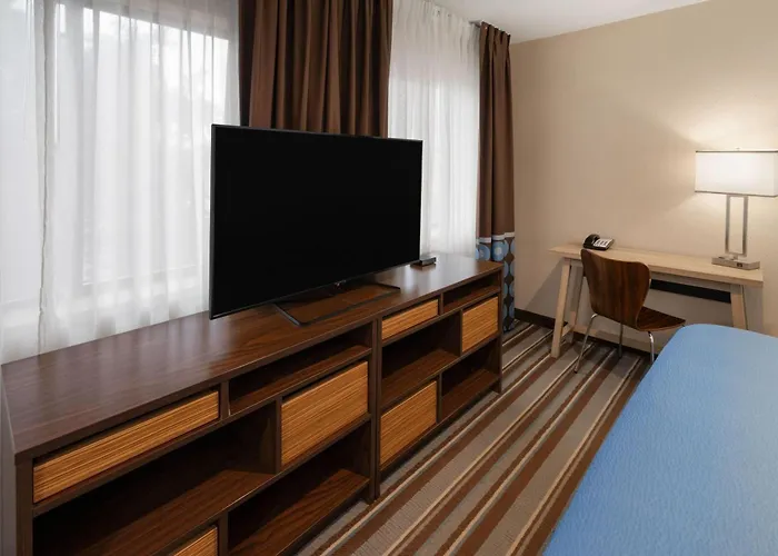 Super 8 By Wyndham Longmont/Twin Peaks