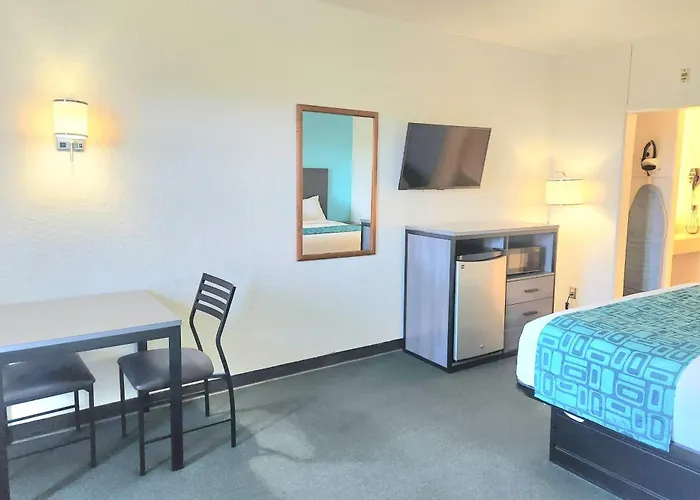 Howard Johnson By Wyndham Galveston
