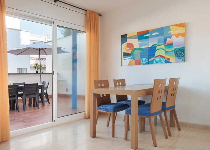 Lets Holidays Big Terrace House And 2 Parking