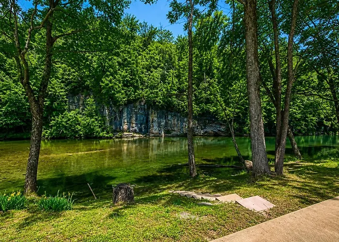 Getaway On Little River