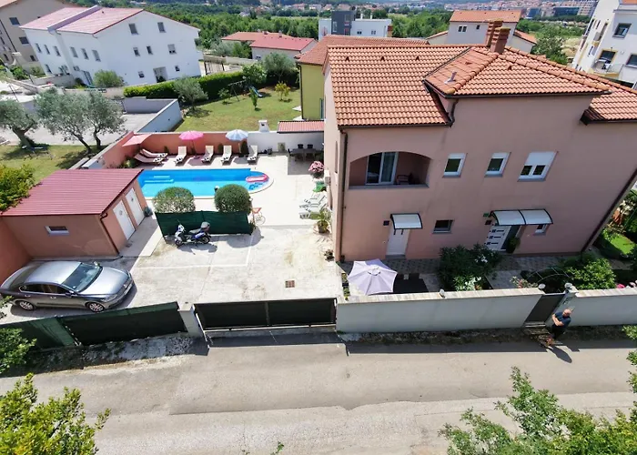 House Monte Cherpo