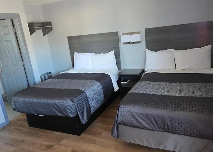 Plaza Motel