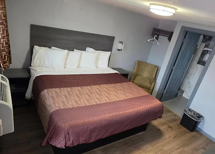 Plaza Motel