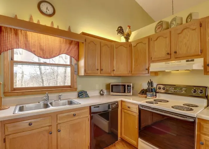 3 Bed 3 Bath Vacation Home In Sylva