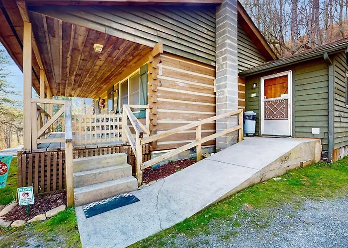 2 Bed 2 Bath Vacation Home In Whittier II