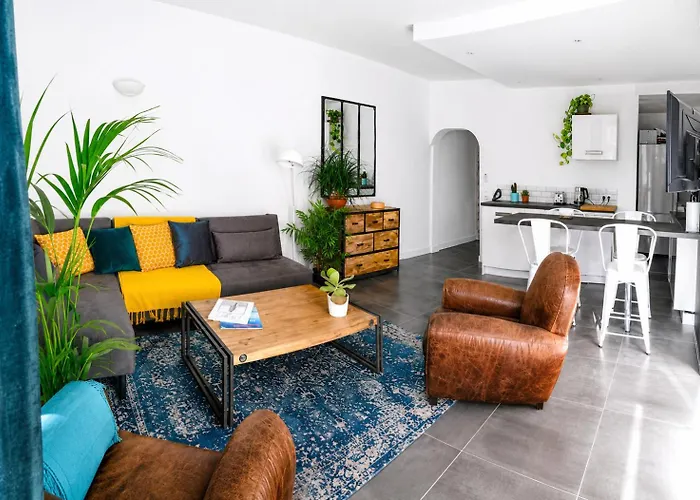 Beautifully Bright Apartment In Old Town Saint-Tropez