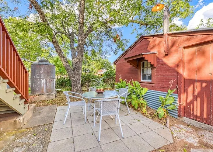 Historic Farmhouse With Lush Covered Patio - Near Wineries & Main St