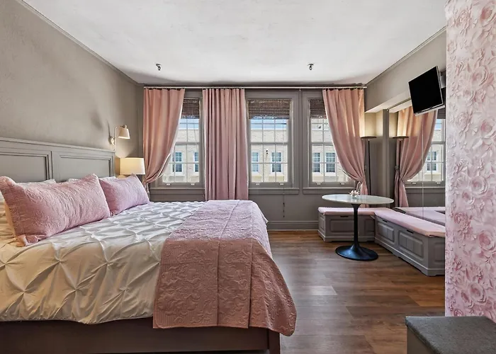Orchid Suites - Historic Palm Beach Hotel Condominium