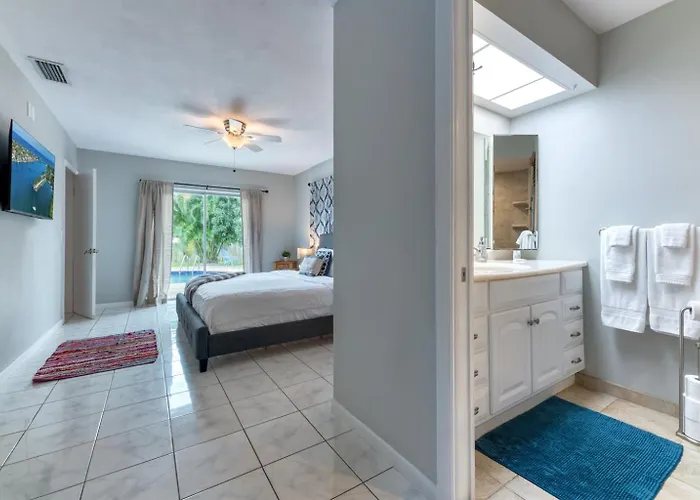 Casa Del Sol Pool Bungalow Sleeps 8 Near Beach