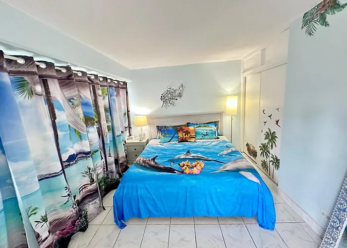 Waikiki 2 Bedrooms, 1 Bath, Free Parking, Sleep 6