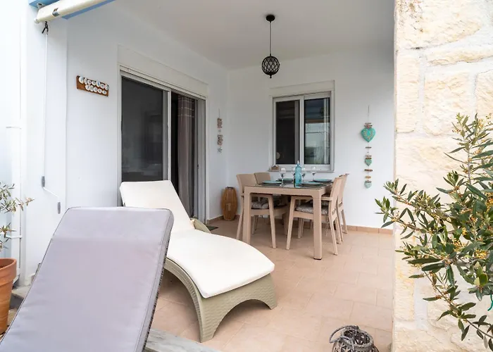 Phoebes Place At Kalamaki Court, 2 Bedroom Villa With A Shared Pool - Fully Refurbished For 2026